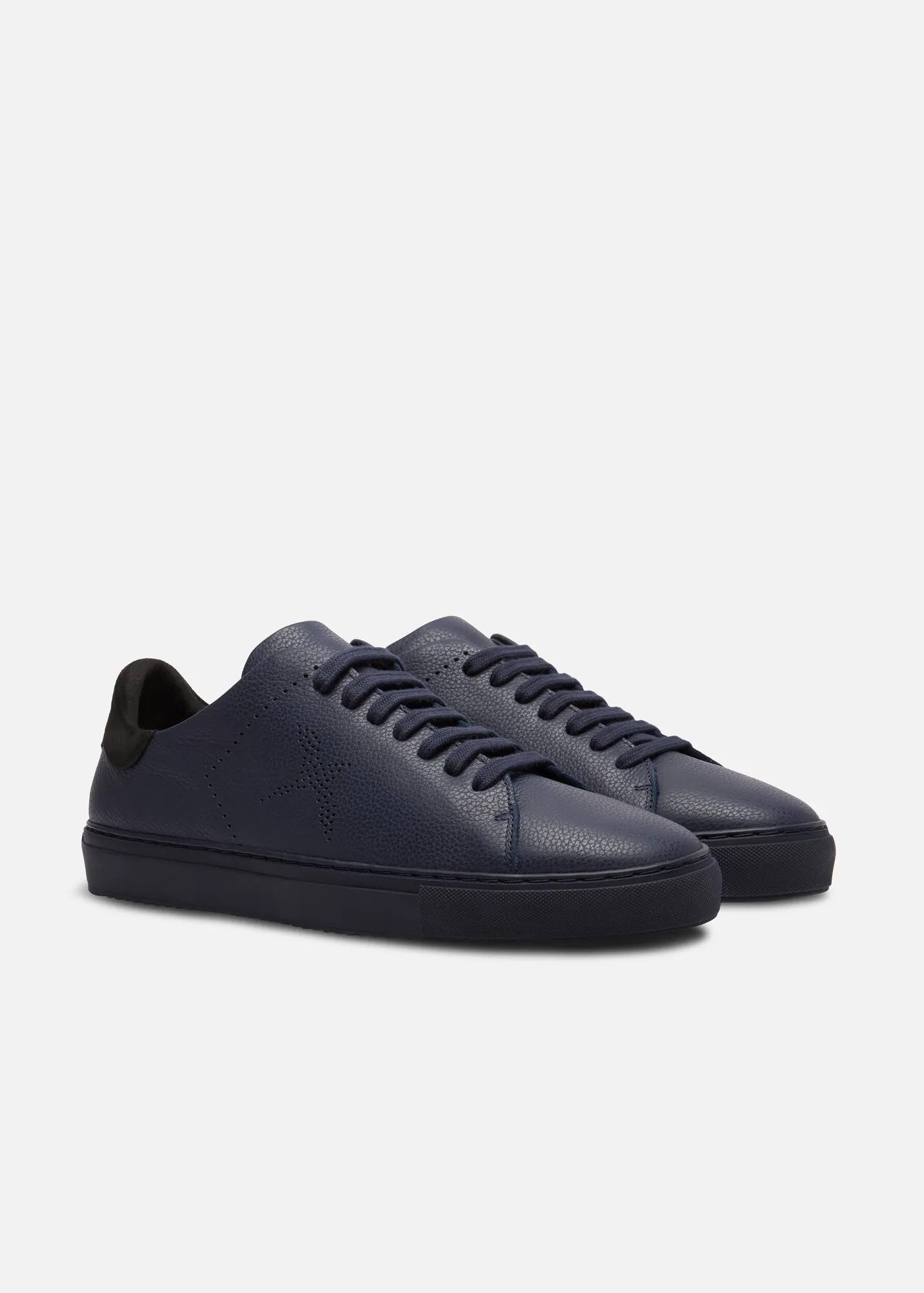 Clean 90 Bee Bird Perf Sneaker
