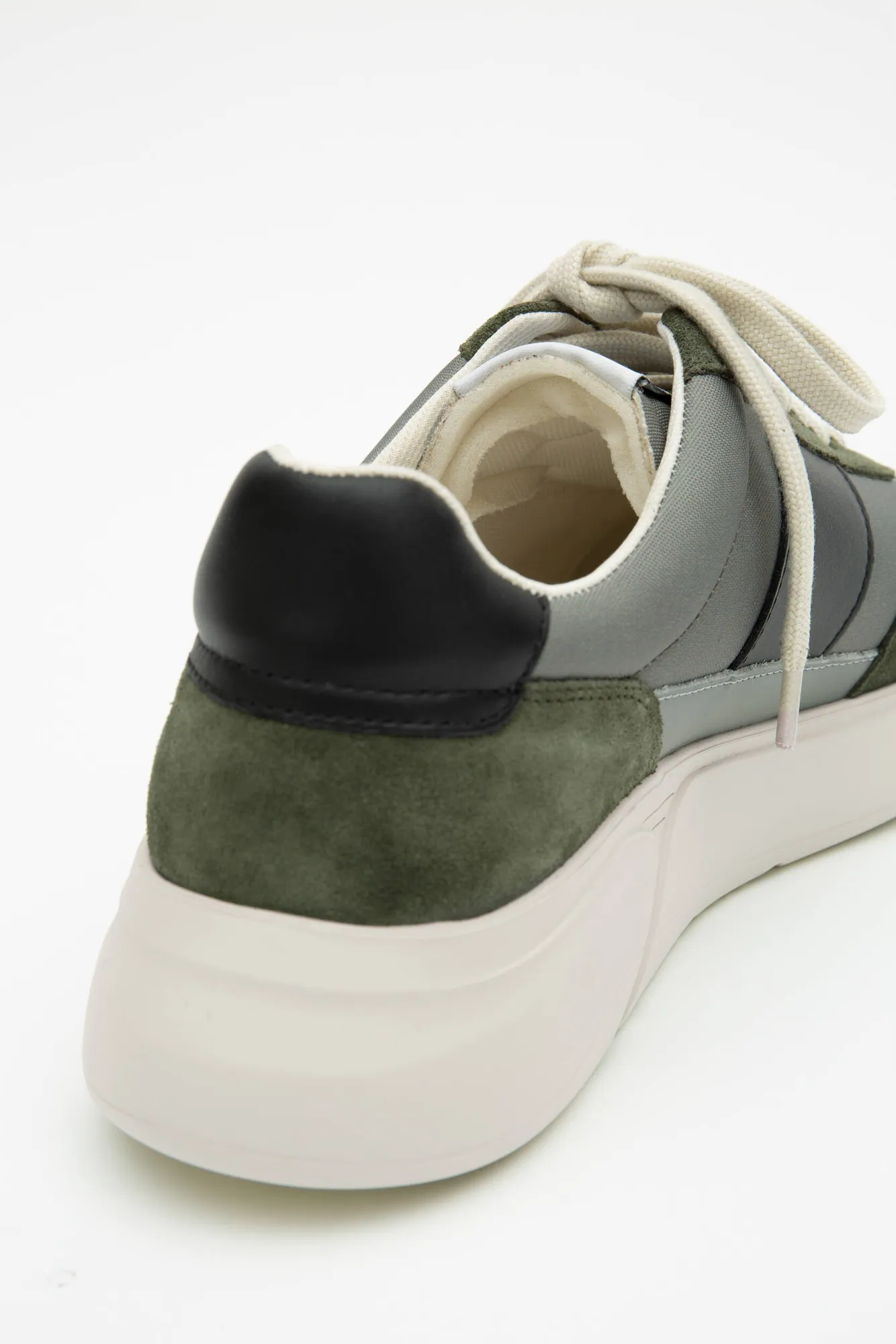 Genesis Vintage Runner