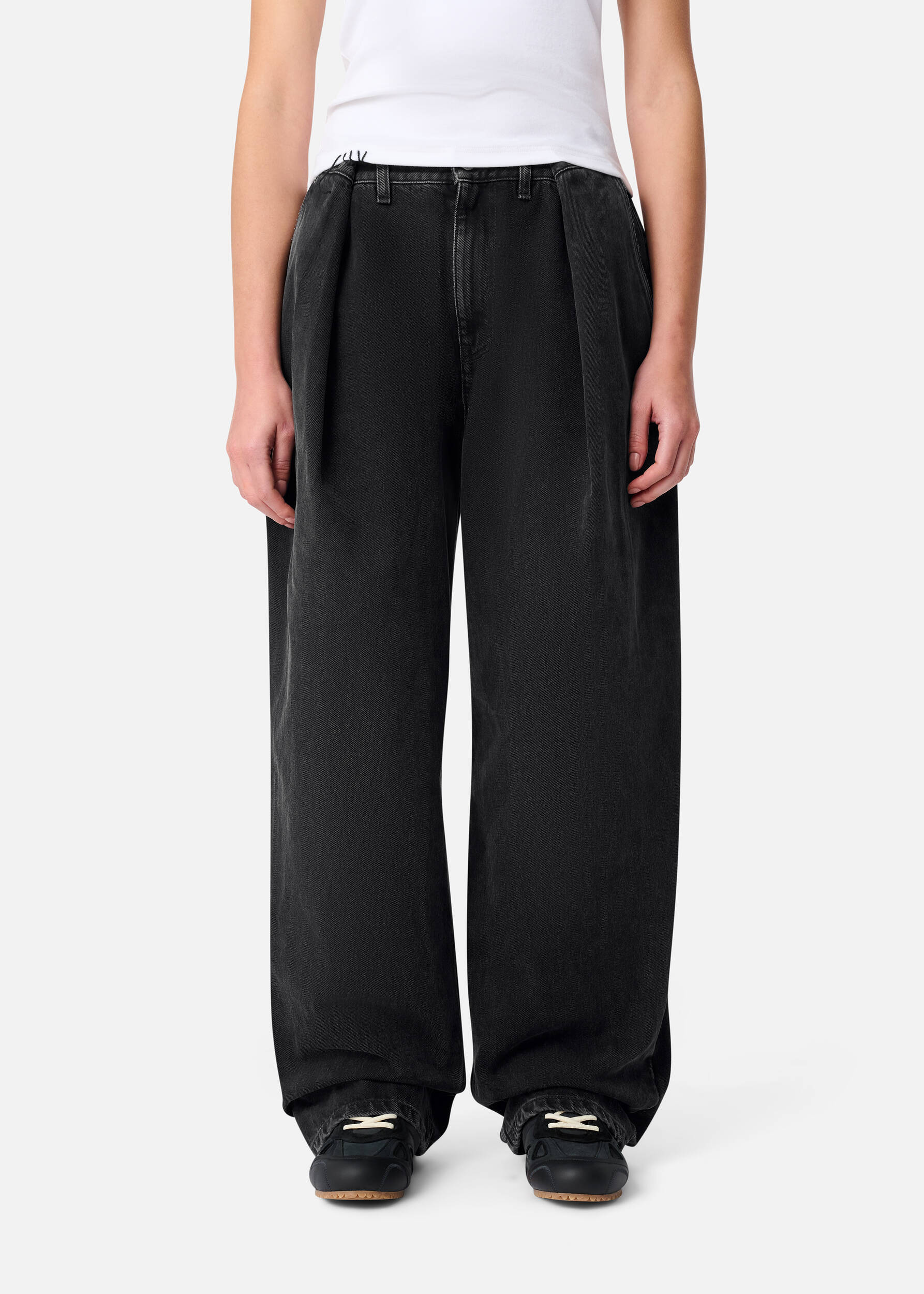 【関税込み】Axel Arigato ブラック Sly ミッドライズ ジーンズ Black Sly Mid-Rise Jeans by Axel Arigato on Sale