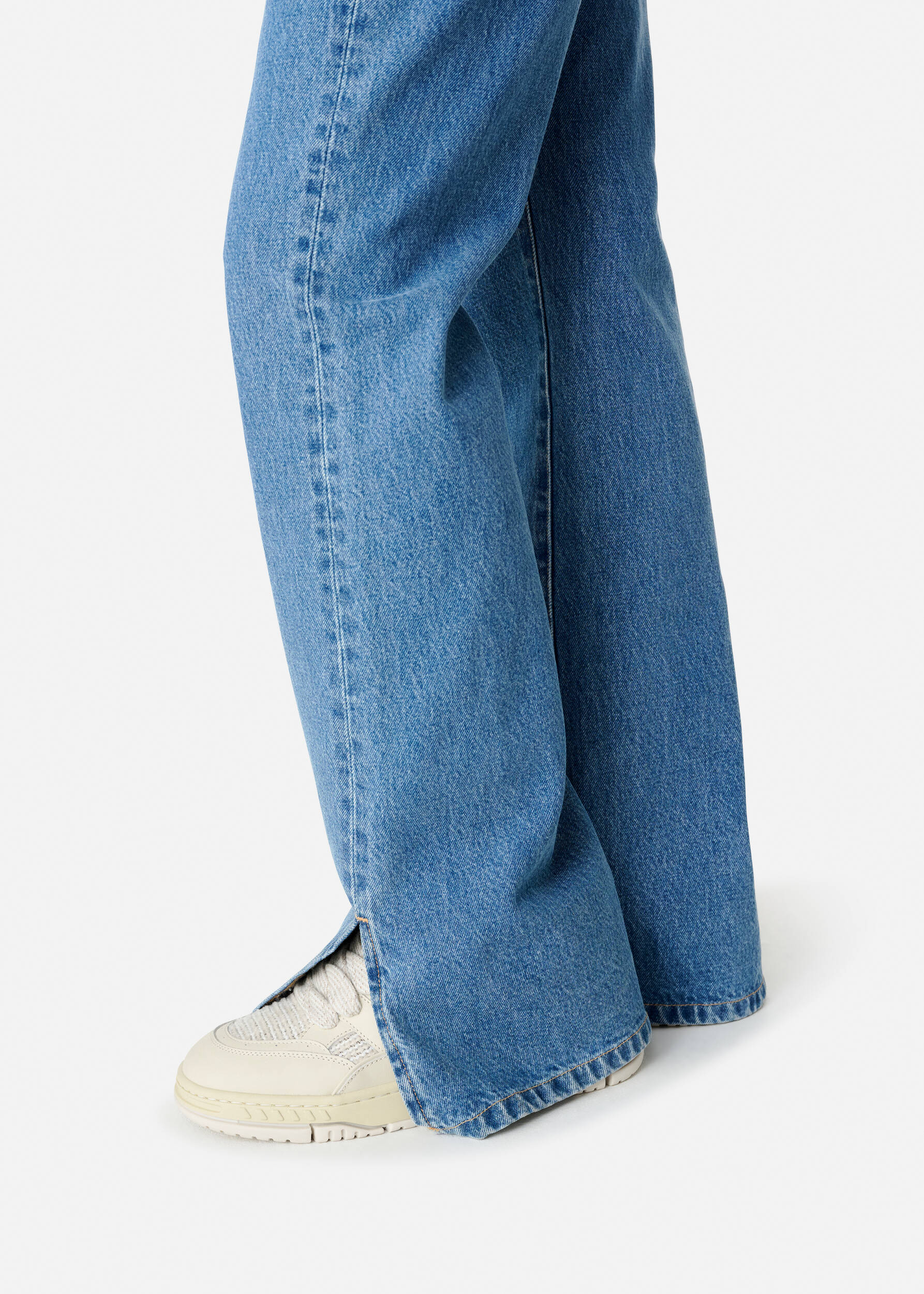 【関税込み】Axel Arigato ブルー Ryder ジーンズ Blue Ryder Jeans by Axel Arigato on Sale