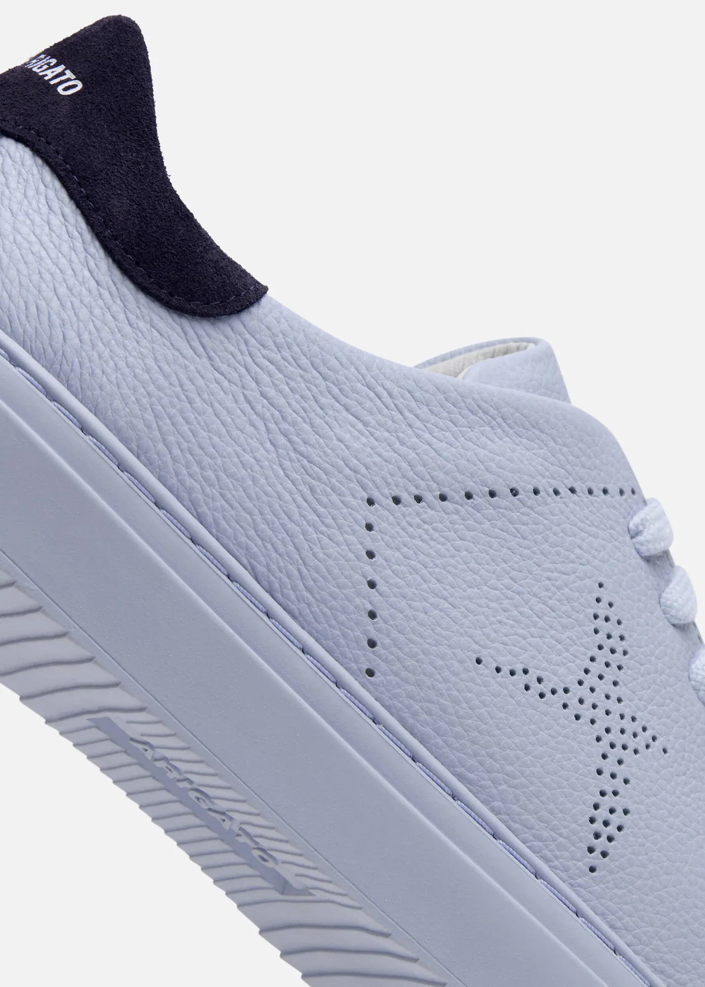 Clean 90 Bee Bird Perf Sneaker