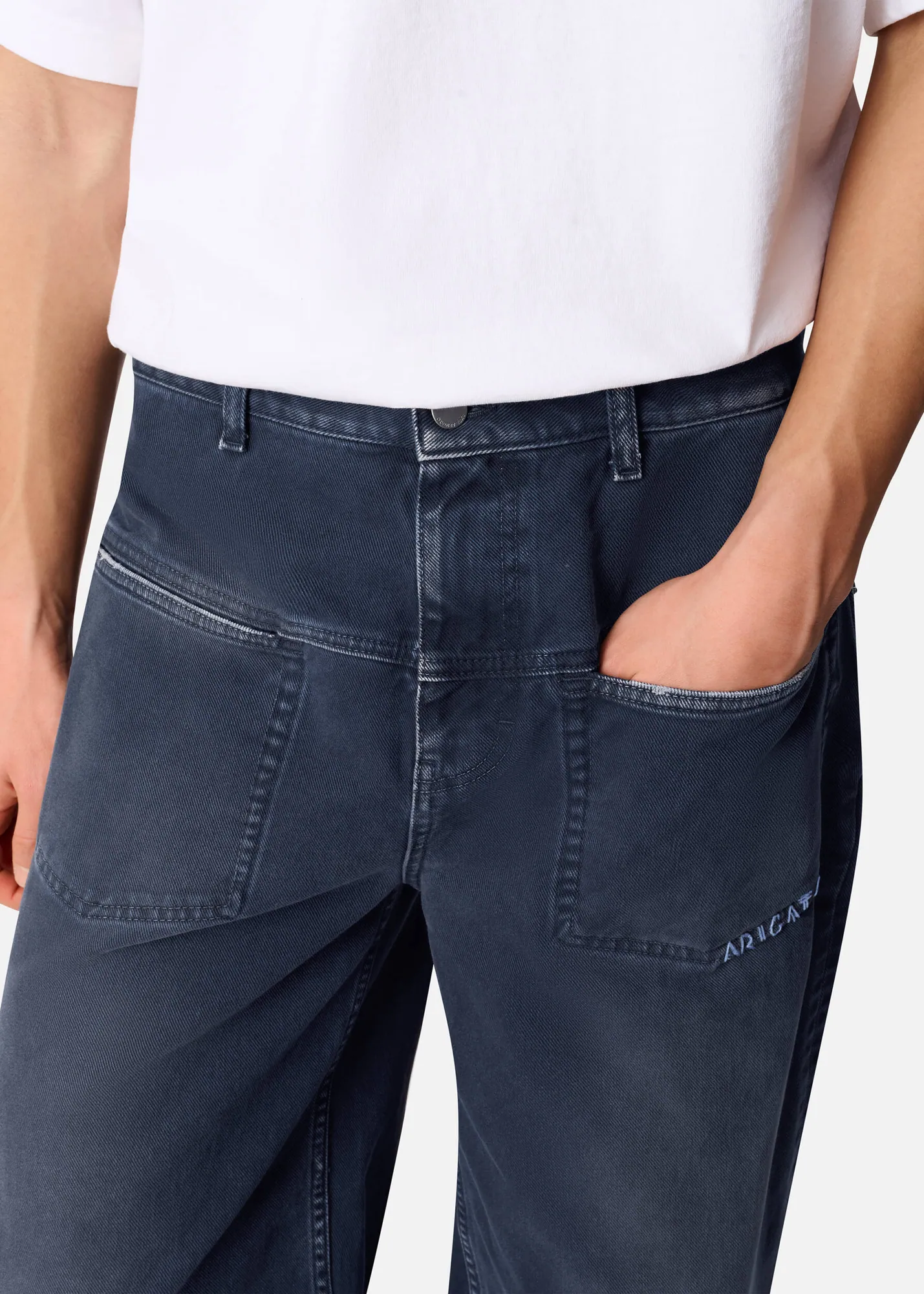 Invert Relaxed Jeans
