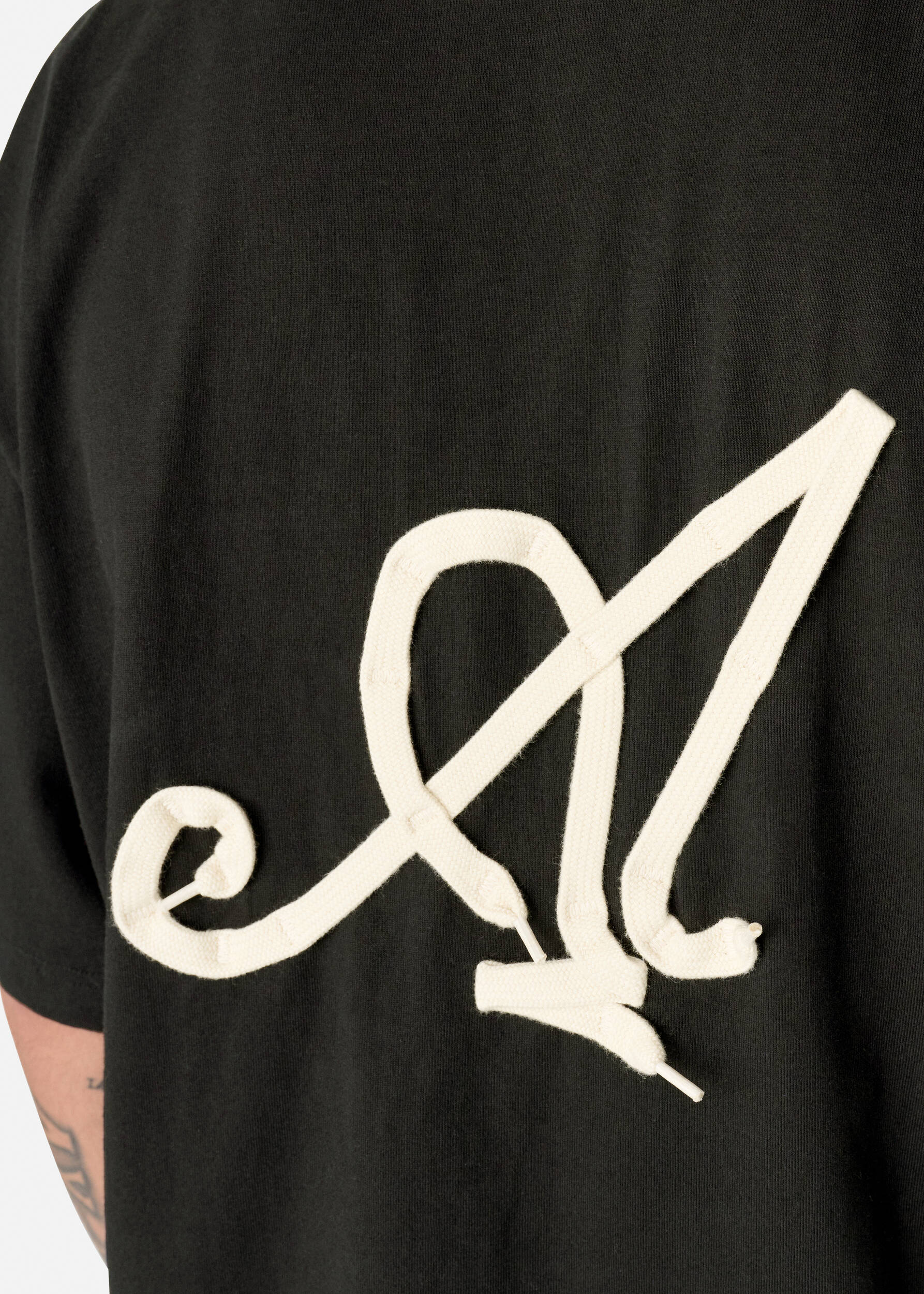 【関税込み】Axel Arigato ブラック Laced Tシャツ AXEL ARIGATO - Laced T-Shirt