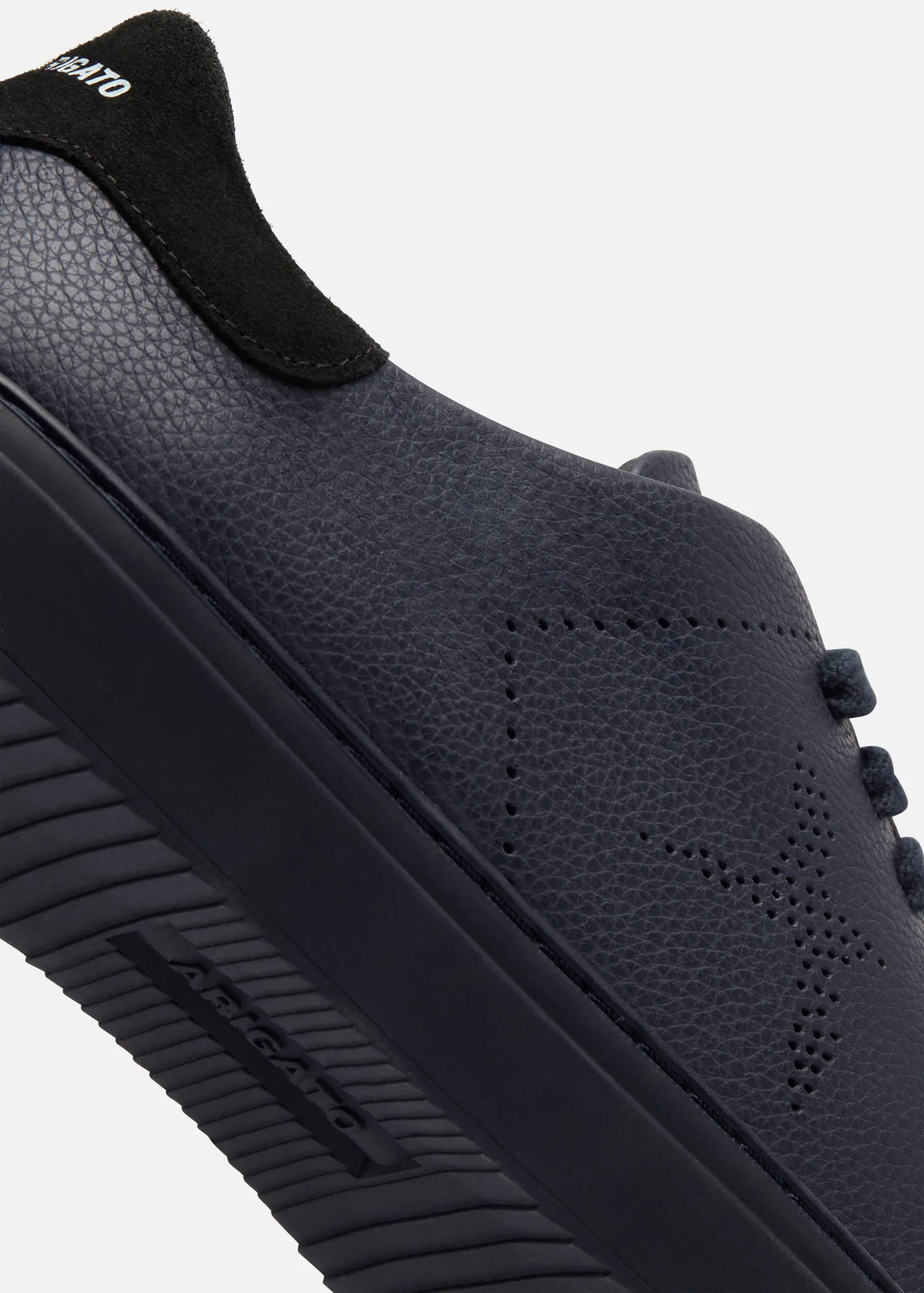 Clean 90 Bee Bird Perf Sneaker