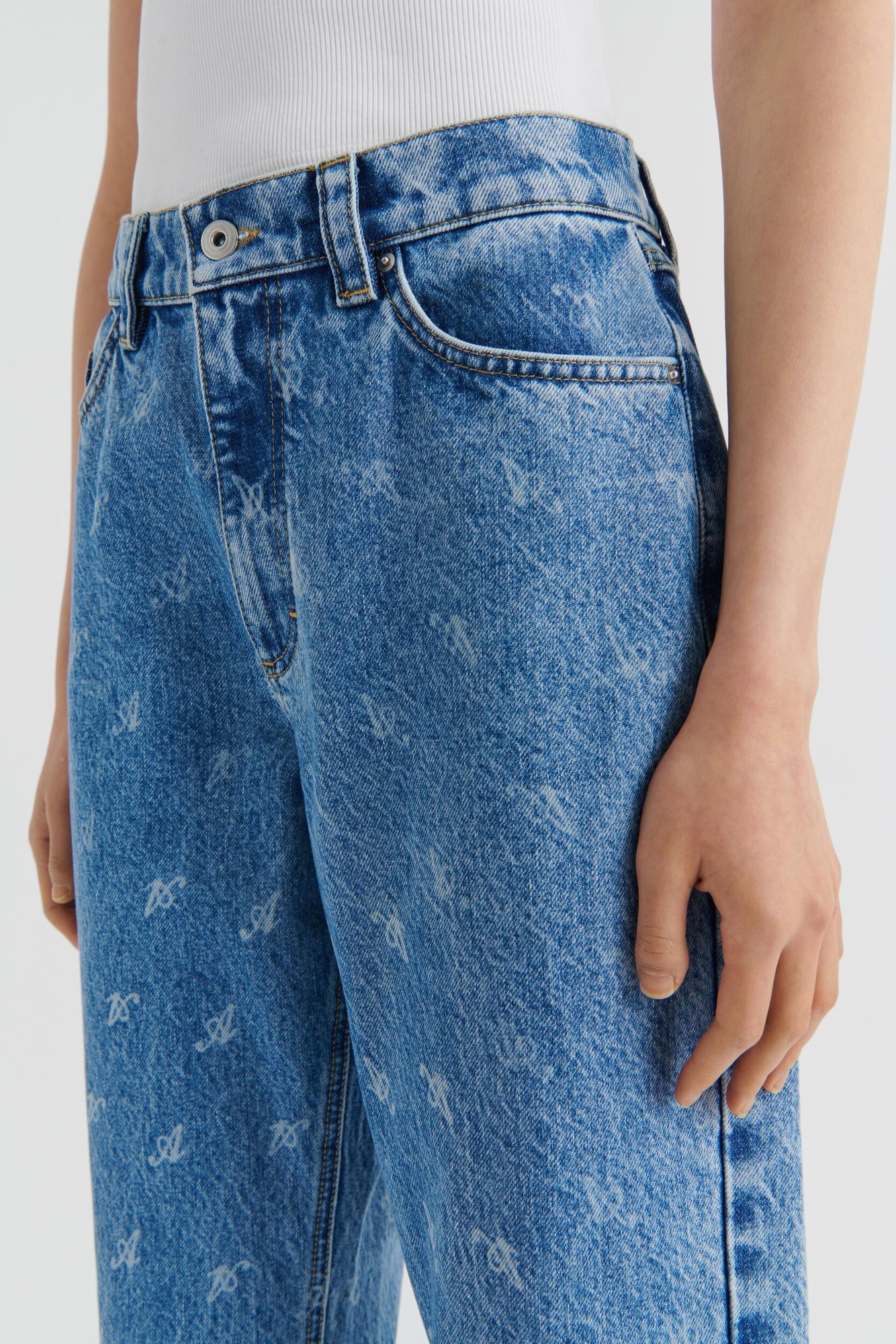 Faded Signature Sly Jeans