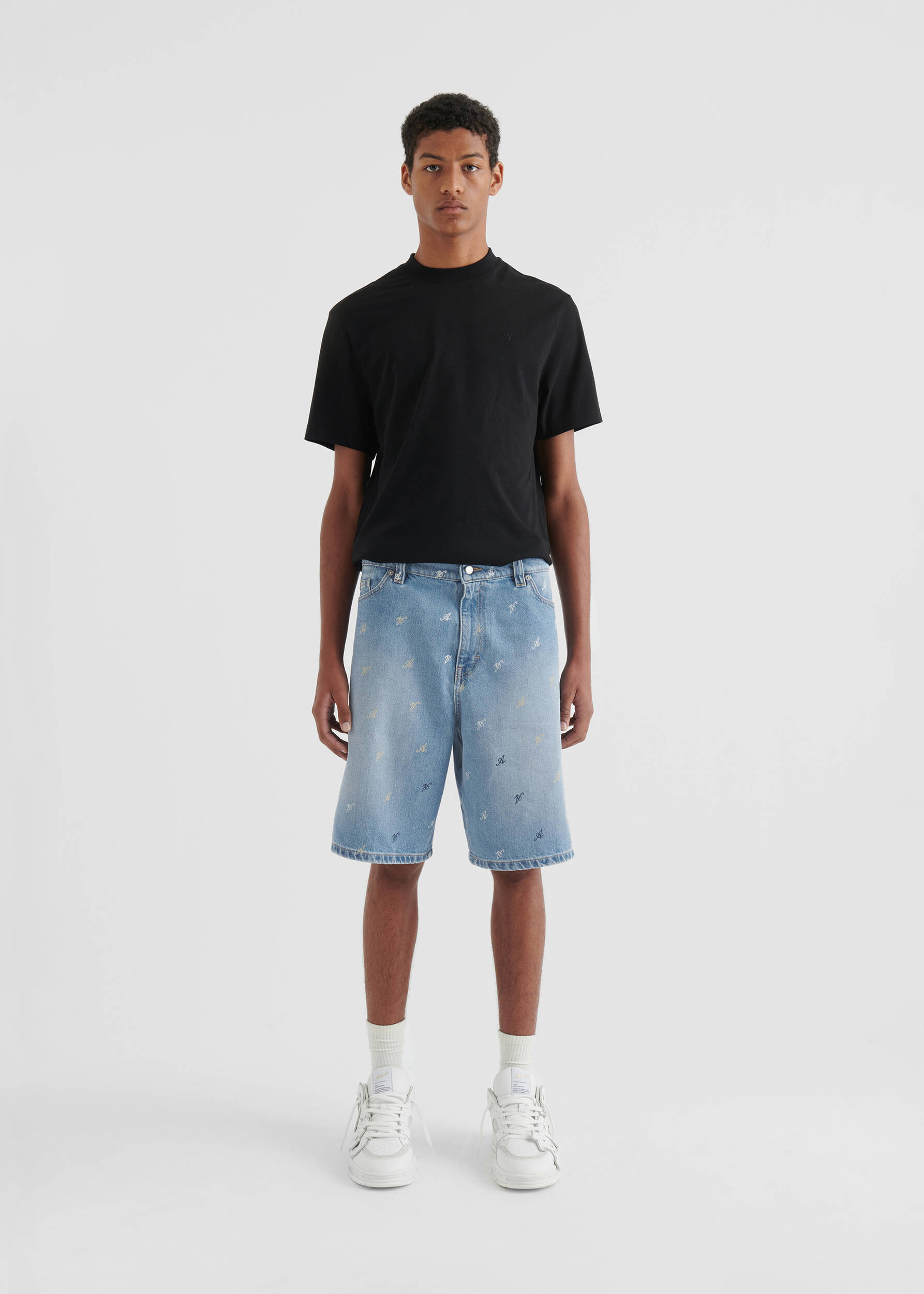 【関税込み】Axel Arigato ブラック Sly ミッドライズ ジーンズ Axel Arigato Sly ミッドライズ ジーンズ | ブラック | FARFETCH JP