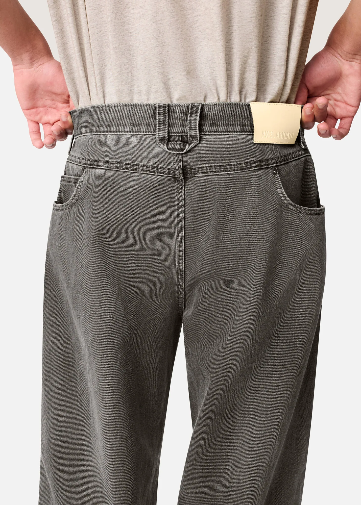 Invert Relaxed Jeans