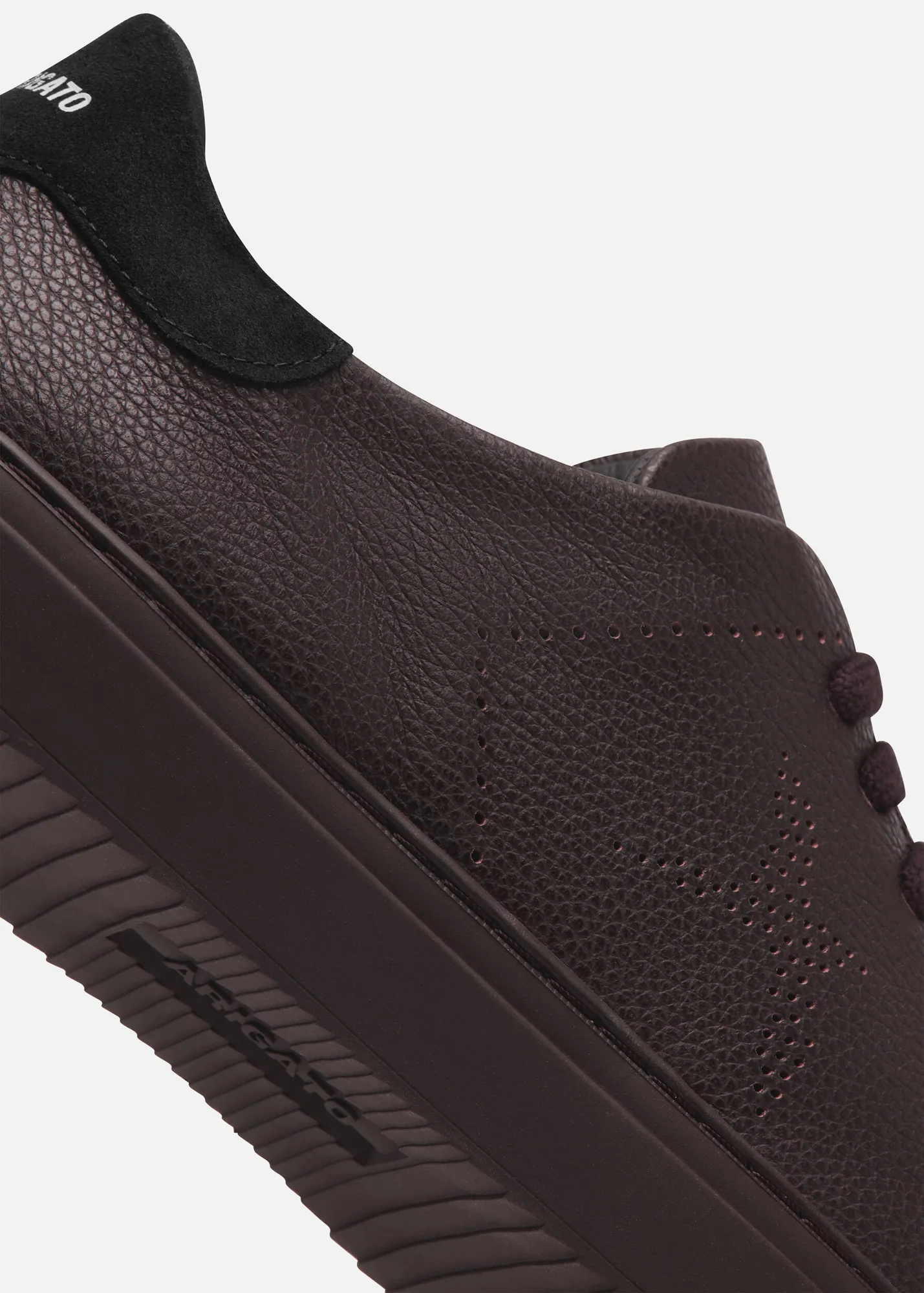 Clean 90 Bee Bird Perf Sneaker