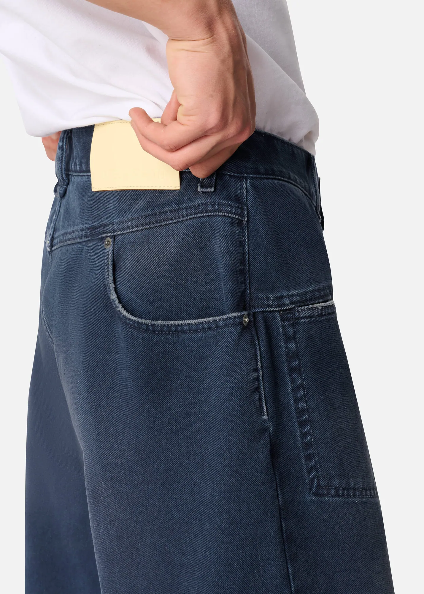 Invert Relaxed Jeans