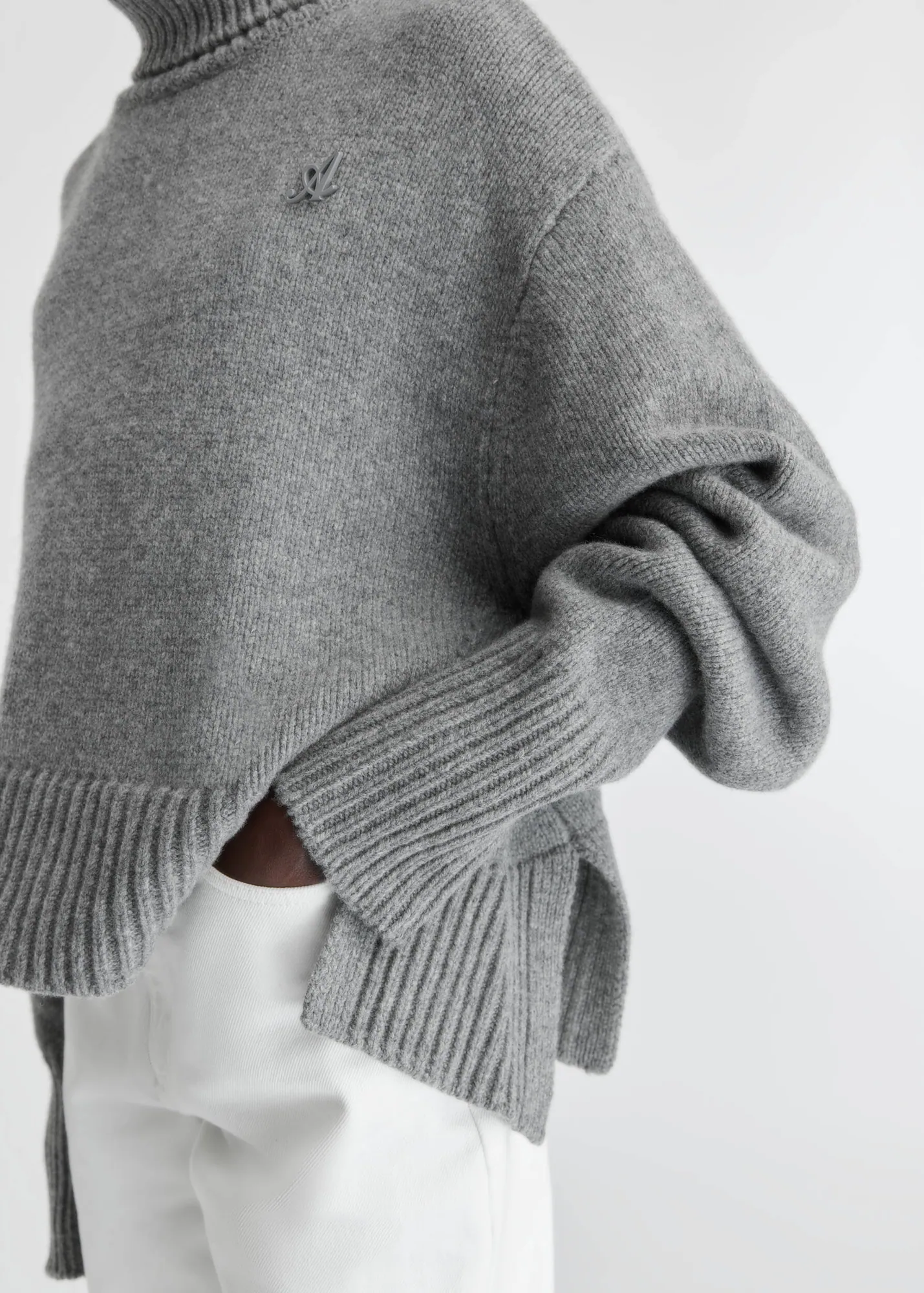 Remain Cropped Sweater
